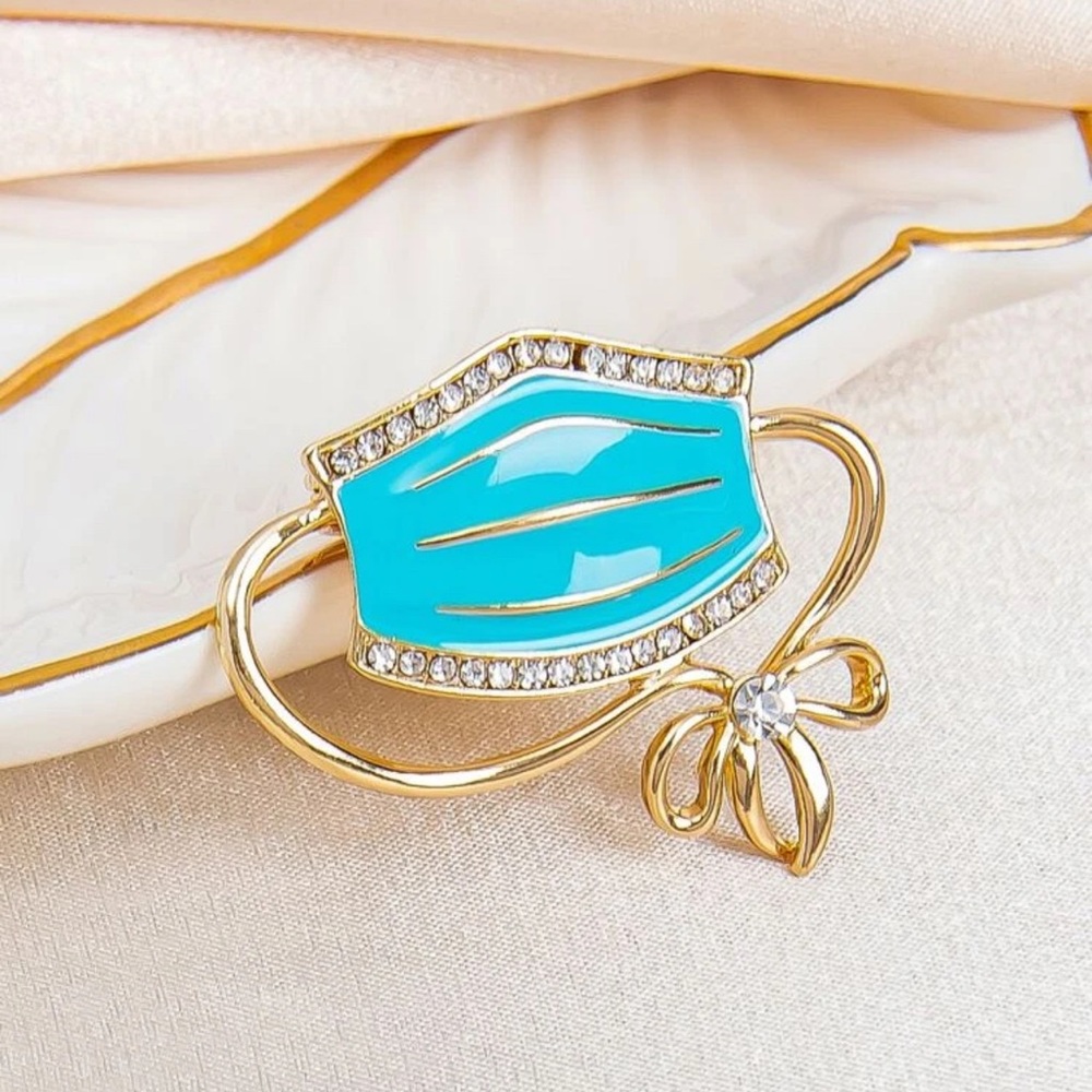 โญ๏ธ Awesome Pastel Face Rhinestone Bow Pastel Mask Brooch Pin โญ๏ธ
